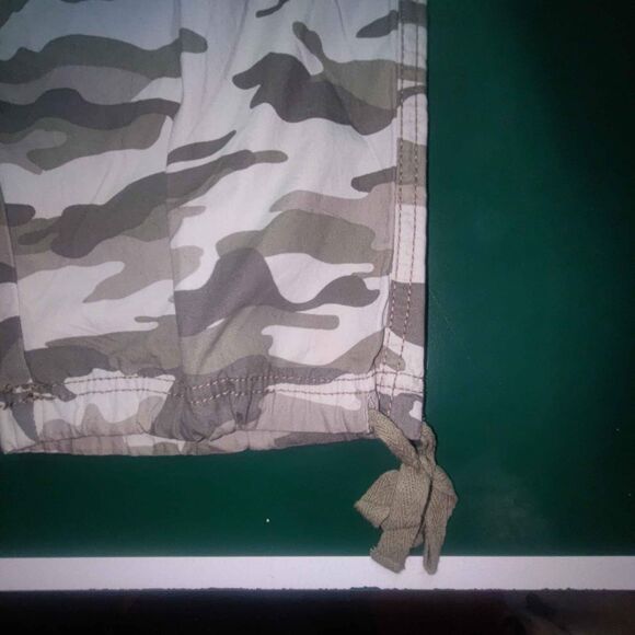 OP - Ocean Pacific Camo Crop Cargo Capris Pants - Juniors Size 13 - Brand New - Picture 2 of 7